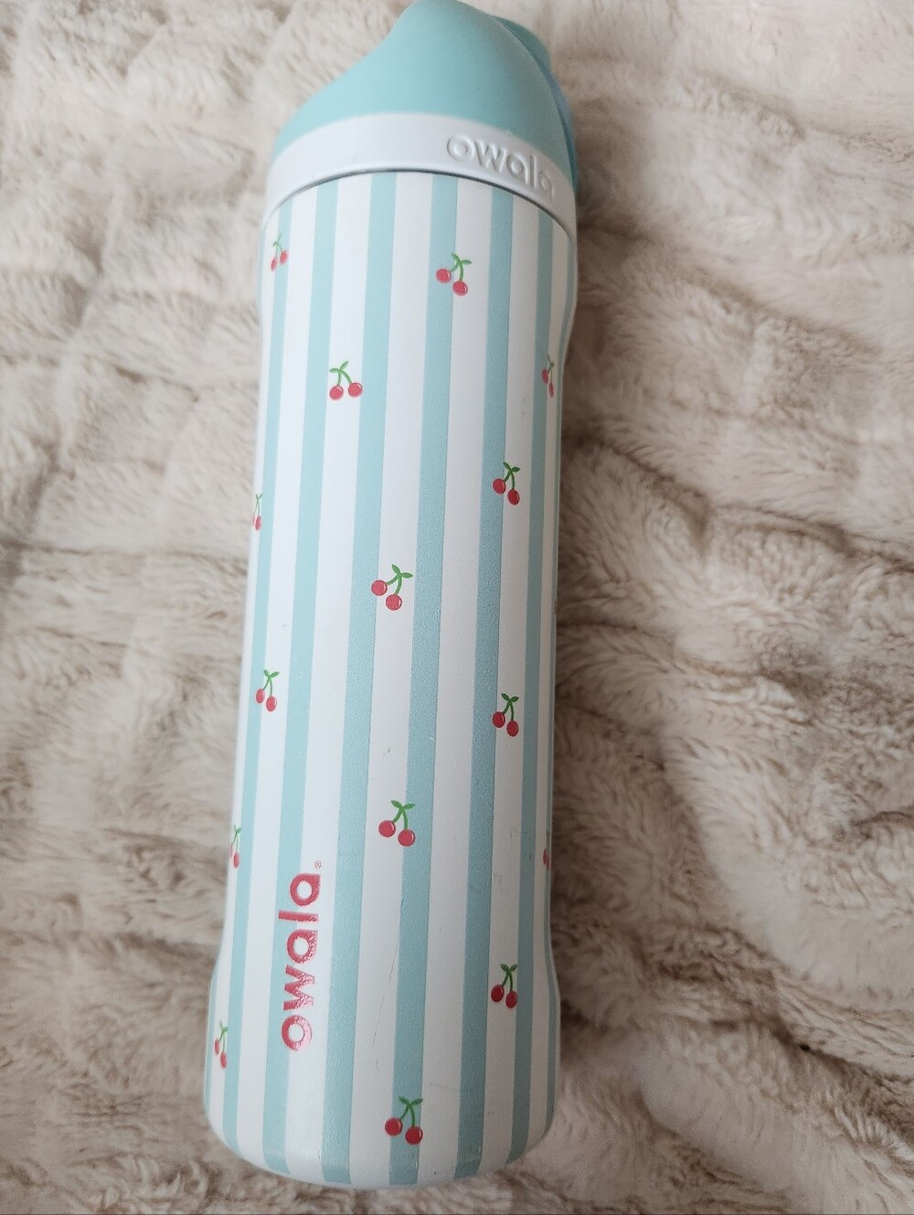 Pillow Fight Special Edition Owala Insulated Water Bottle with Flip Lid - Picture 3 of 7